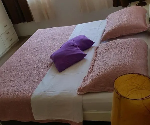 Barko And Apartamento Hvar Town